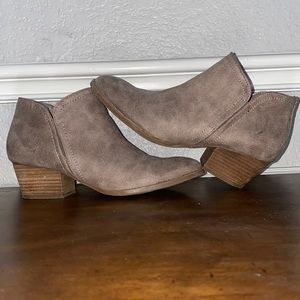 Fergie Bianca Taupe Suede Ankle Booties. Size 8